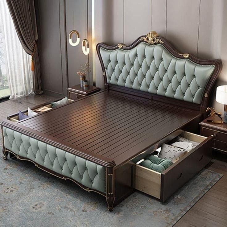 Royal untique design bed.